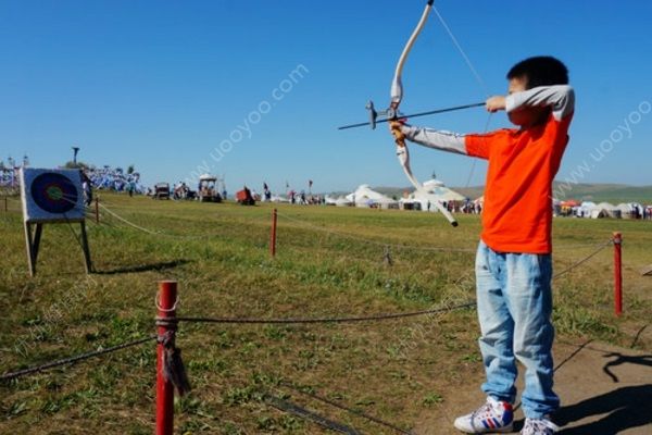 老人公園遛狗腿部中箭，路邊練習射箭太危險(3)