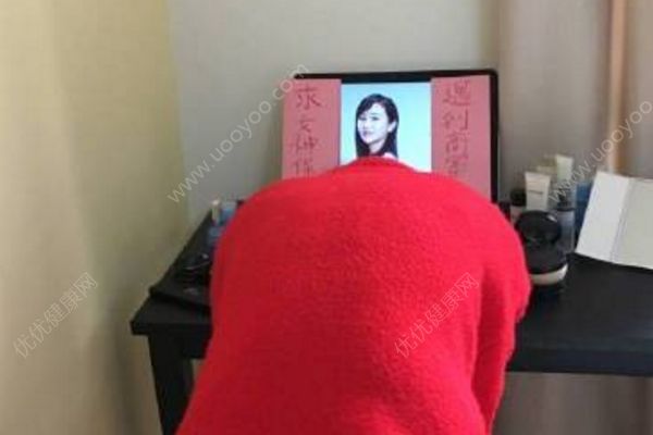 女子相親拜畫像求保佑，遇到霸道總裁(2)