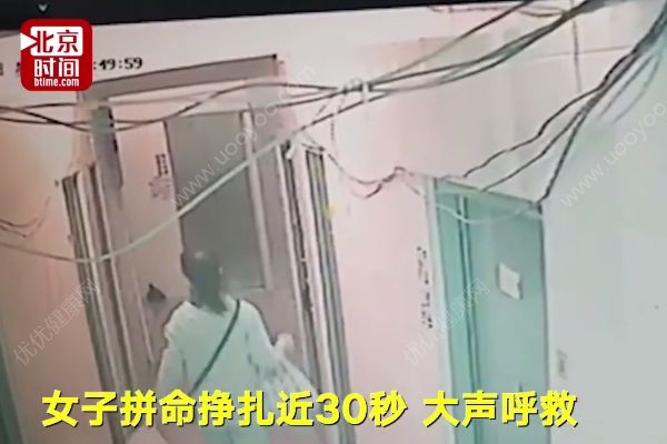 男子強(qiáng)行將女子拖拽進(jìn)屋欲行不軌，女性獨居要注意些什么？(2)