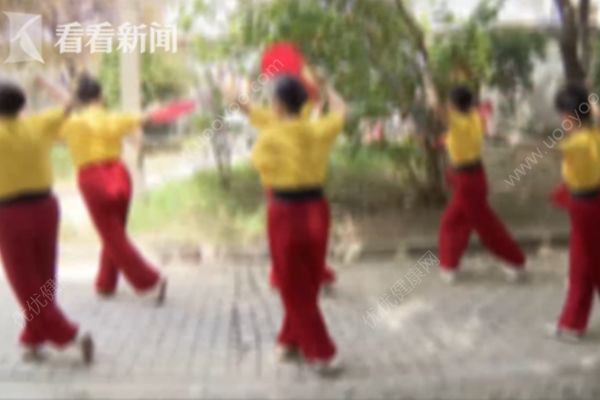 60歲領(lǐng)舞大媽頻頻尿失禁，醫(yī)生：跳舞會(huì)加重病情(2)