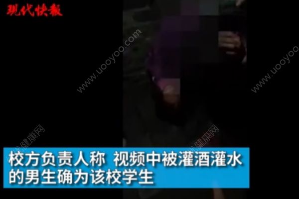 學(xué)生遭多人腳踹強(qiáng)行灌白酒，被要求“跪著喝”(2)