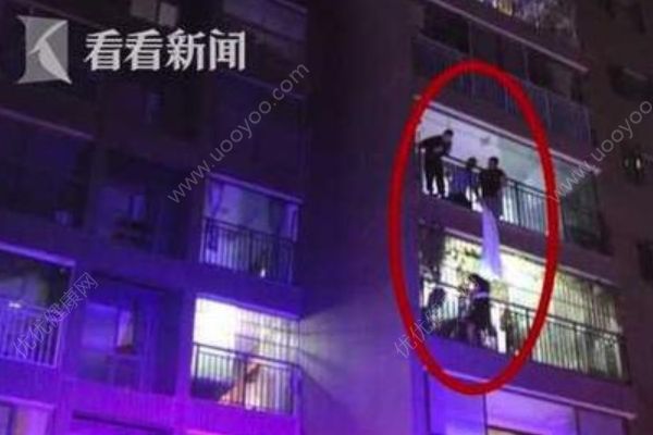 女子與家人爭(zhēng)執(zhí)從5樓跳下，被4樓鄰居一把抓住(3)