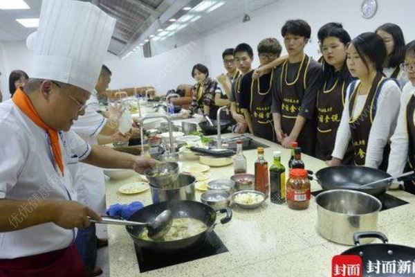 學(xué)生涮火鍋修學(xué)分，這門課簡(jiǎn)直是吃貨的福利！怎樣在家自已做涮鍋(1)