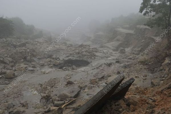 新疆降雨引發(fā)山洪，超百人被安全轉(zhuǎn)移(2)