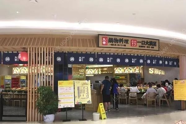 顧客火鍋里吃出蒼蠅，店長不愿免單當場一口吞下(1)