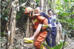 老人迷路被困懸崖邊50余小時，靠山泉維持生命[多圖]