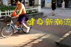 65歲大爺長著35歲的臉！倒騎單車難道是不老神藥？[多圖]