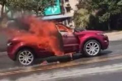 情侶吵架同歸于盡，路虎汽車起火車內(nèi)兩人身亡[多圖]