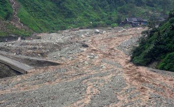 四川茂縣泥石流死傷無數(shù)：夏季連續(xù)暴雨泥石流發(fā)生應(yīng)該如何逃生？(1)