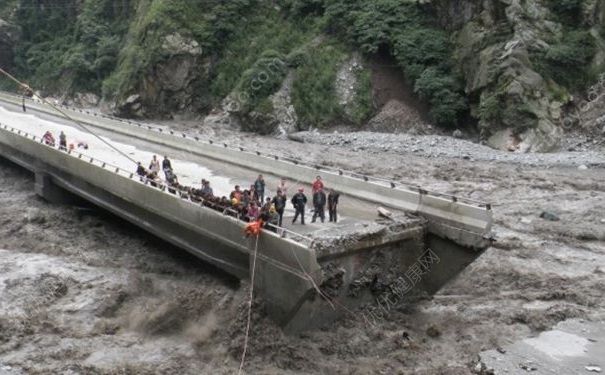 四川茂縣泥石流死傷無數(shù)：夏季連續(xù)暴雨泥石流發(fā)生應(yīng)該如何逃生？(3)