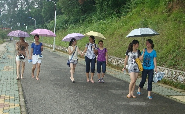 下雨天散步好嗎？雨中散步的好處有哪些？(1)