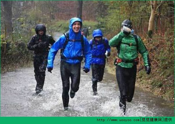 登山時下暴雨怎么辦？登山時如何預(yù)防危險？(2)