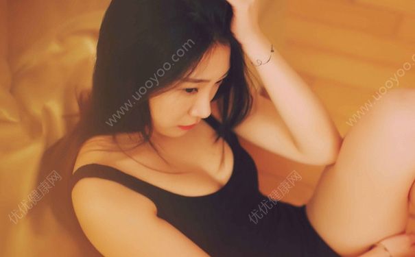 19歲女胸部的白色東西是什么？19歲乳頭有白色分泌物正常嗎？(4)