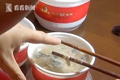 男子叫外賣(mài)吃出20多條蟲(chóng)，餐飲企業(yè)：因?yàn)樘鞖獬睗馵多圖]