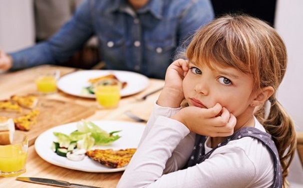 孩子厭食不吃飯?jiān)趺崔k？孩子厭食怎么辦？(1)