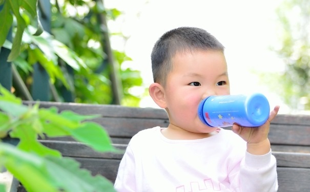 寶寶嗆水了怎么辦？如何預防寶寶嗆水？(1)