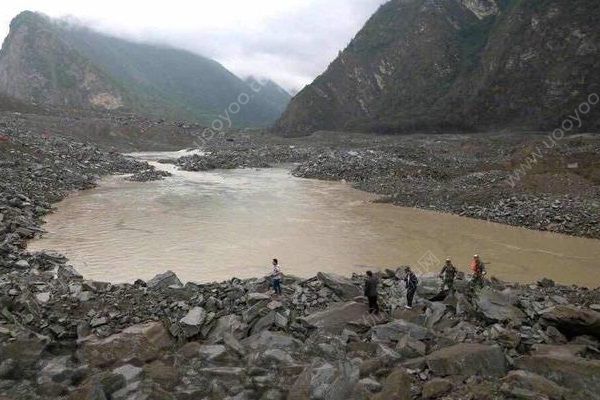 云南宣威山體滑坡，一名失蹤者確認遇難(3)