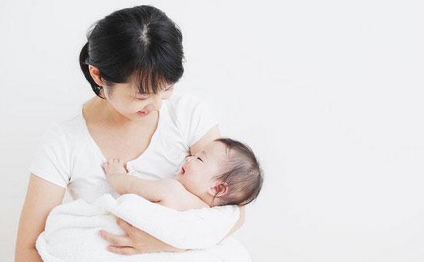 生完孩子多久才能洗澡？冬天坐月子洗澡要注意什么？(1)