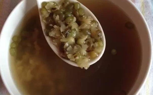 喝了綠豆湯多久能吃藥？為什么喝綠豆湯不能喝藥？(1)