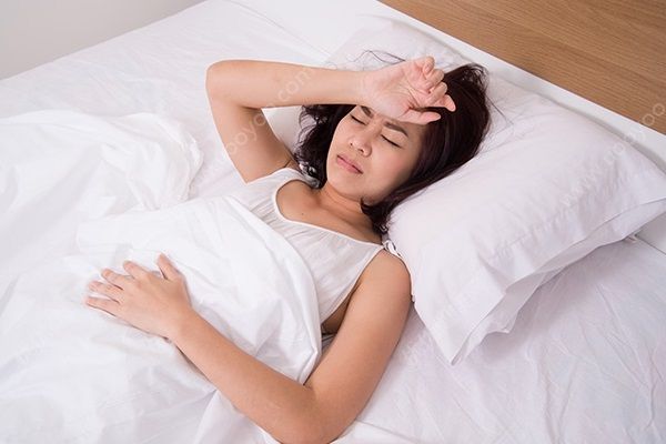 晚上吃什么食物會失眠？晚上吃什么食物對睡眠好？(3)