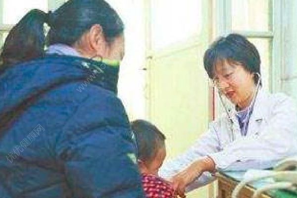 7歲男孩肚子腫脹如半個籃球，醫(yī)生開腹取出東西嚇懵家長！(2)