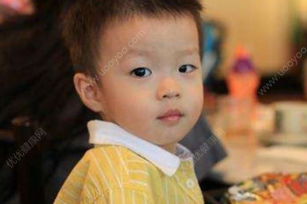 7歲男孩肚子腫脹如半個籃球，醫(yī)生開腹取出東西嚇懵家長！(3)