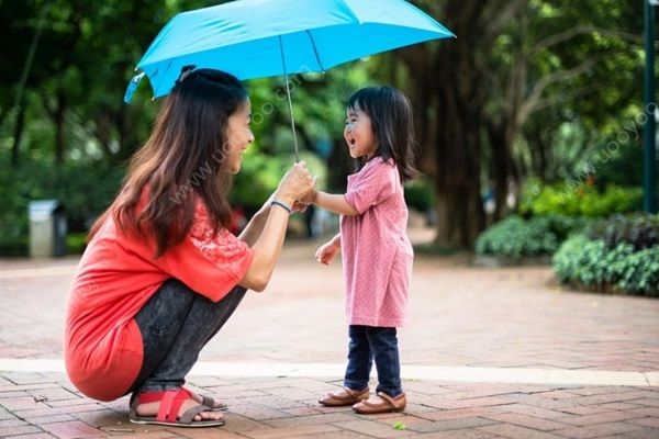 女童游玩中暑暈厥，交警駕車開道送醫(yī)，如何預防兒童中暑？(4)