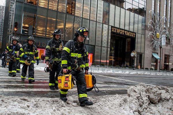 特朗普家的大樓著火了！已經(jīng)造成年人員傷亡！(2)