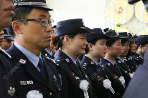 民警殉職女兒剛滿100天！因勞累過(guò)度突發(fā)心臟?。?4)