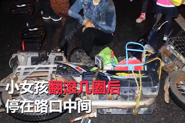 汽車撞倒母女3人！女孩車輪旁翻滾幾圈竟安然無恙！(3)