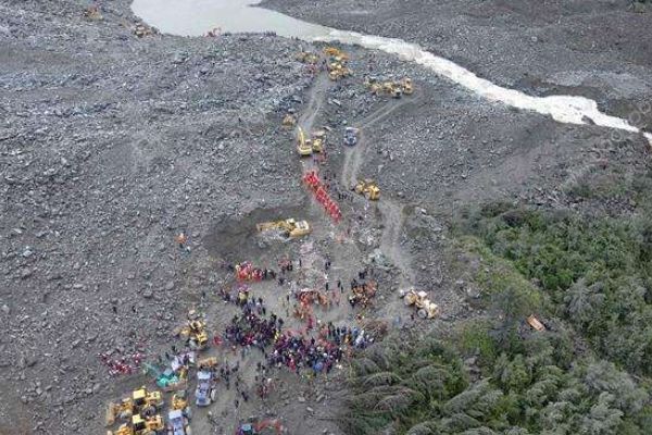 陜西白河發(fā)生山體崩塌：一民房被掩埋，3人死亡1人仍在搜救(1)