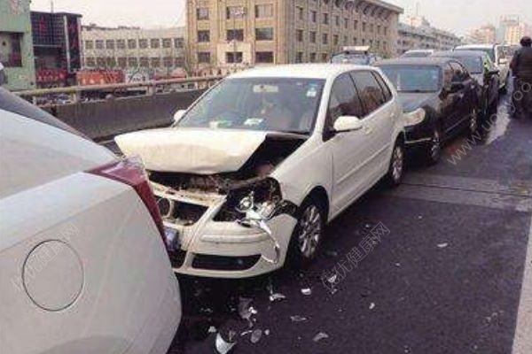 陳建州超跑遭追尾，汽車之間發(fā)生碰撞后如何處理(3)