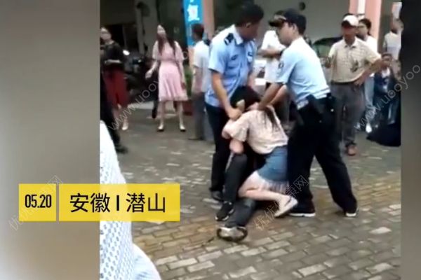 男子接吻險(xiǎn)被咬斷舌頭！警察用催淚劑其女友才松口！(1)