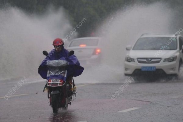 520最霸氣婚車，因暴雨積水用鏟車迎娶新娘(4)