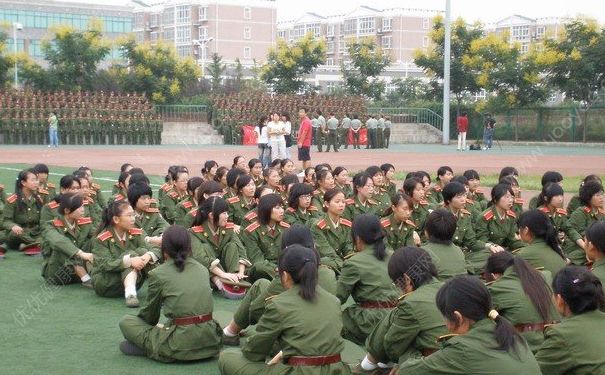 大學軍訓能化妝嗎？軍訓可以化妝嗎？(4)