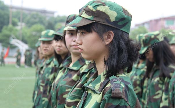 女生軍訓(xùn)需要準(zhǔn)備什么？女生軍訓(xùn)必備物品(2)