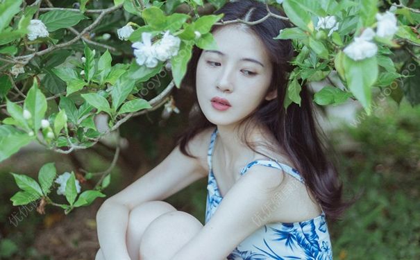 17歲女生胸部一大一小是什么原因？17歲乳房一大一小怎么辦？(4)