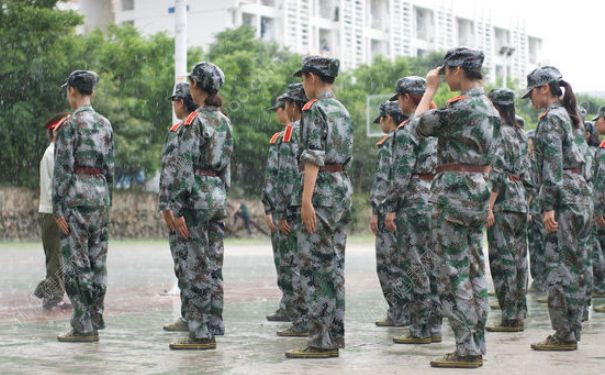 軍訓(xùn)下雨了怎么辦？軍訓(xùn)下雨還會(huì)訓(xùn)練嗎？(3)