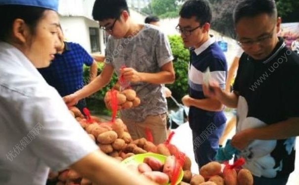 川大食堂擺土豆宴，土豆整個(gè)煮熟最受歡迎，土豆有什么功效作用？(3)