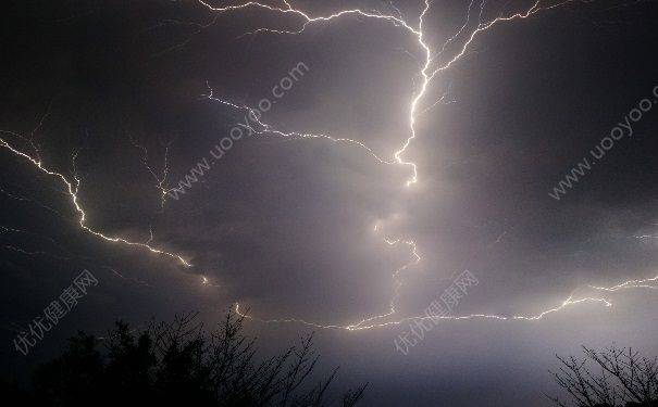 下雨天有魚釣嗎？夏季大雨天釣魚好嗎？(4)