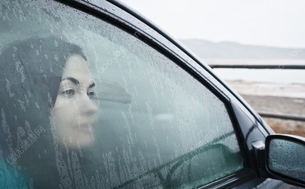 打雷在車?yán)锇踩珕?？打雷開車注意事項(xiàng)(1)