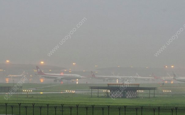 雷雨天氣飛機(jī)能起飛嗎？飛機(jī)遇到雷電怎么辦？(1)