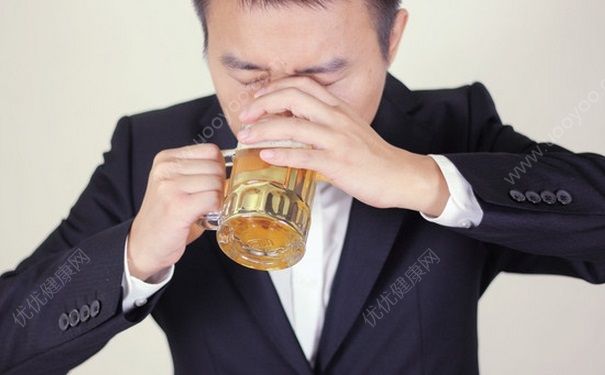 酒精肝的癥狀有哪些？酒精肝要怎么治療？(1)