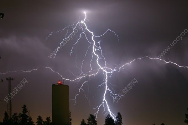 打雷可以用電腦嗎？打雷玩電腦會(huì)怎么樣？(4)