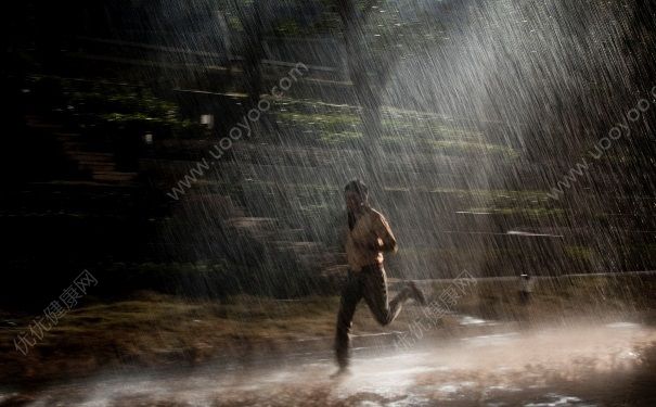 淋雨后頭疼怎么辦？淋雨了頭痛怎么辦？(1)