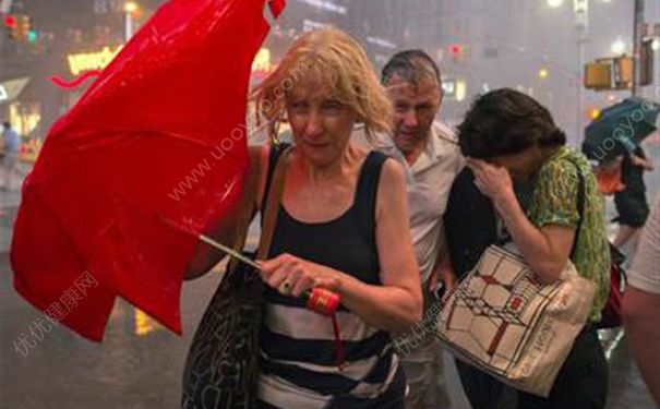 淋雨后怎么辦？淋雨后可以洗澡洗頭嗎？(1)