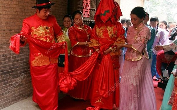 中國傳統(tǒng)婚姻習(xí)俗有哪些？新婚性計劃需注意什么？(1)