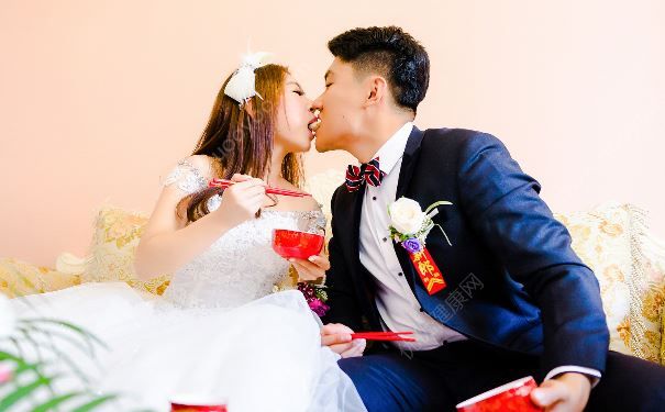 小兩口結(jié)婚僅花2110元，婚禮開支占比最大的是房租1500元(3)