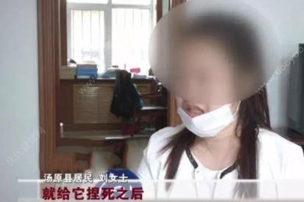 嚇人！女子吃桃嘴唇一陣刺痛，桃核里面鉆出一條蜈蚣(3)