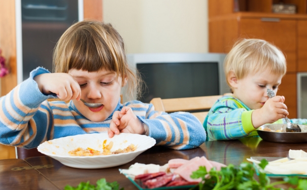 寶寶輔食過(guò)敏什么癥狀？寶寶吃輔食過(guò)敏的癥狀？(1)